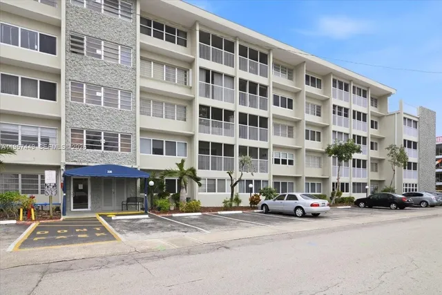 1-bedroom home at 330 SE 2nd Street #501G, Hallandale Beach