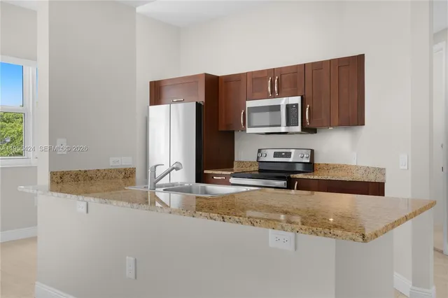 1-bedroom home at 20000 E Country Club Drive #402, Aventura