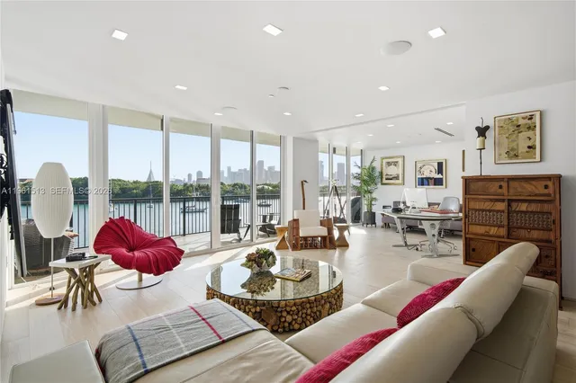 3-bedroom home at 1000 Venetian Way #403, Miami Beach
