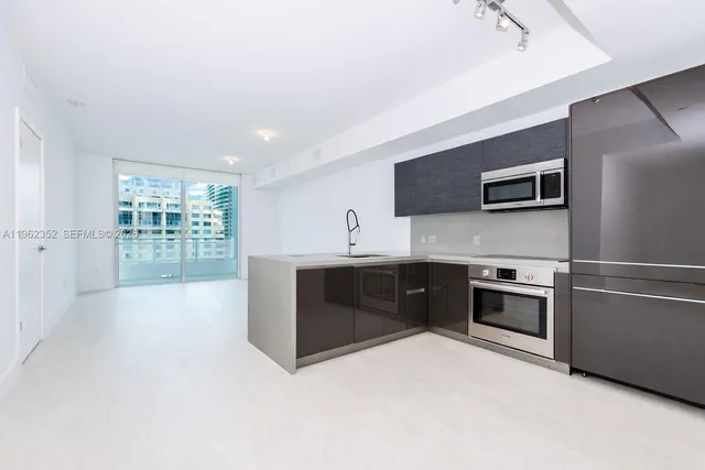 1-bedroom home at 1080 Brickell Avenue #1706, Miami