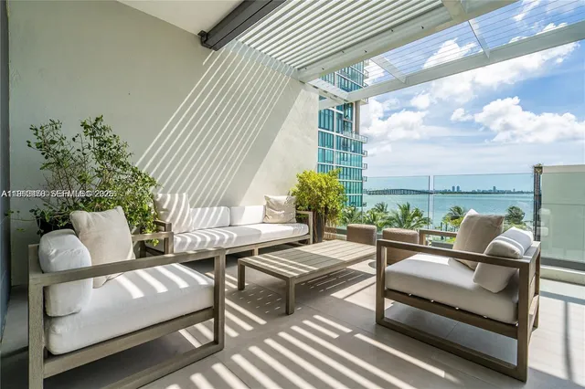 4-bedroom home at 650 NE 32nd Street #BH6, Miami