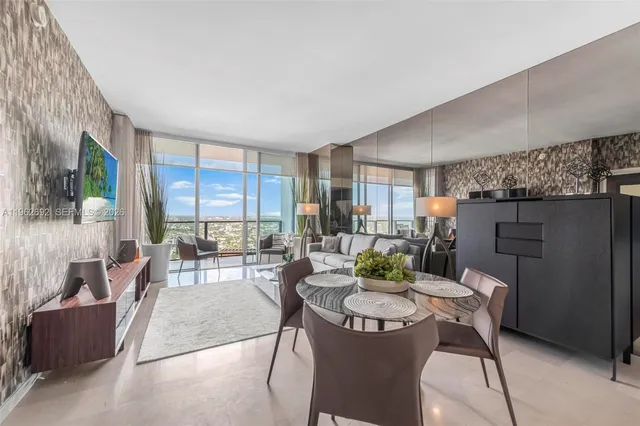 1-bedroom home at 88 SW 7th Street #3806, Miami