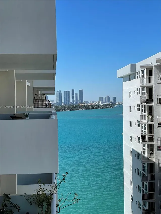 1-bedroom home at 1200 W Ave 1418 #1418, Miami Beach