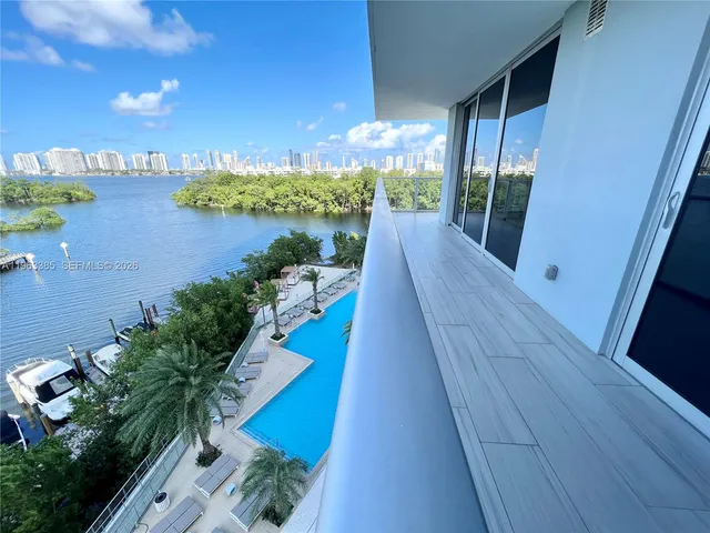 3-bedroom home at 16385 Biscayne Boulevard #607, North Miami Beach