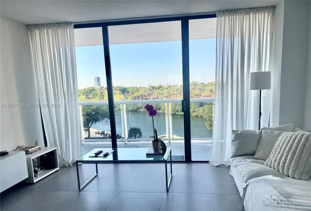 2-bedroom home at 20505 E Country Club Drive #531, Aventura