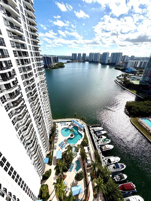 2-bedroom home at 3530 Mystic Pointe Drive #2605, Aventura