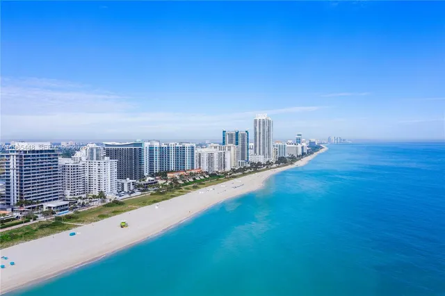 1-bedroom home at 5601 Collins Avenue #423, Miami Beach