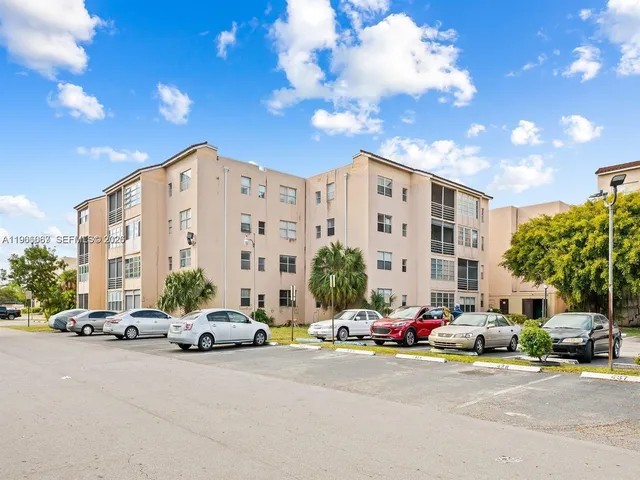 1-bedroom home at 2840 Somerset Drive #400M, Lauderdale Lakes