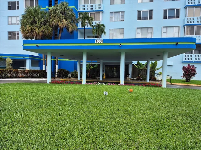 2-bedroom home at 4001 Hillcrest Dr 416 #416, Hollywood