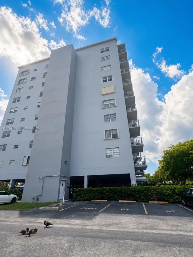 3-bedroom home at 1470 NE 125th Terrace #407, North Miami