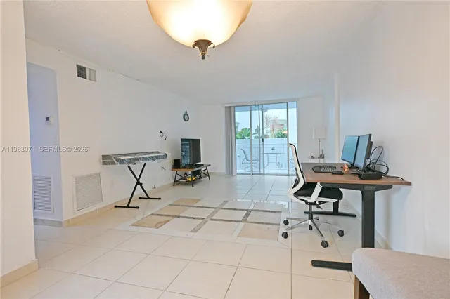 1-bedroom home at 947 Lenox Avenue #203, Miami Beach