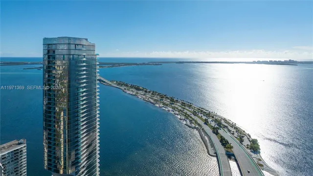 4-bedroom home at 175 SE 25 Road #2802, Miami