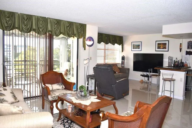 3-bedroom home at 1300 Saint Charles Place #617, Pembroke Pines