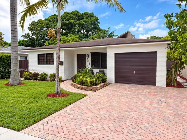 4-bedroom home at 208 SW 2nd Avenue, Hallandale Beach