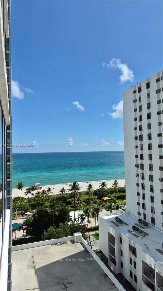 1-bedroom home at 2655 Collins Avenue #1404, Miami Beach