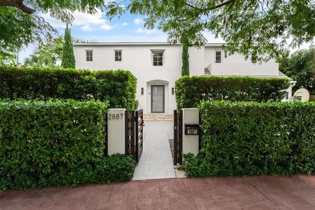 6-bedroom home at 2887 Pine Tree Drive, Miami Beach