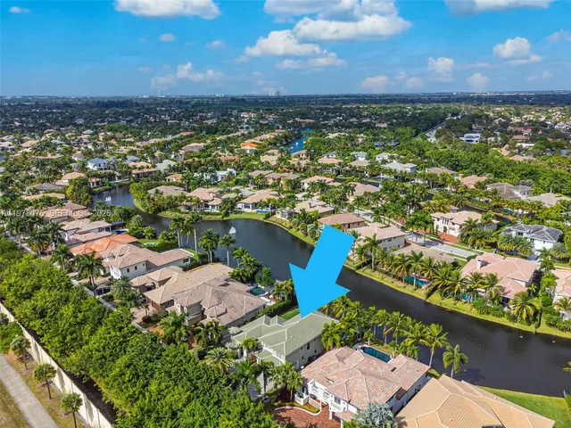 5-bedroom home at 10221 Blue Palm Street, Plantation