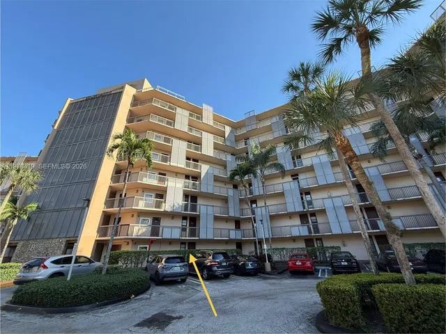 1-bedroom home at 3301 N Country Club Drive #106, Aventura