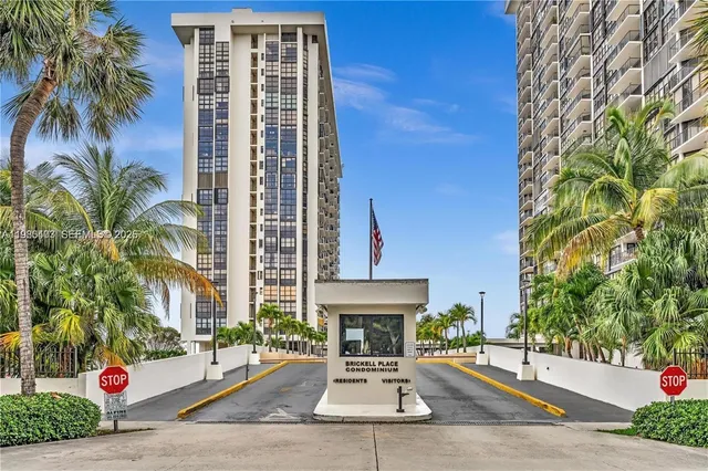 1-bedroom home at 1901 Brickell Avenue #B1407, Miami