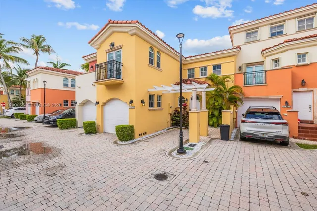 3-bedroom home at 18450 NE 30th Place, Aventura