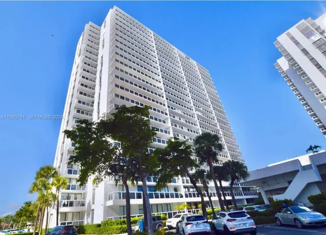 2-bedroom home at 20505 E Country Club Drive #534, Aventura