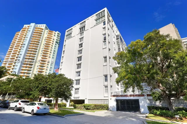 2-bedroom home at 145 SE 25th Road #502, Miami