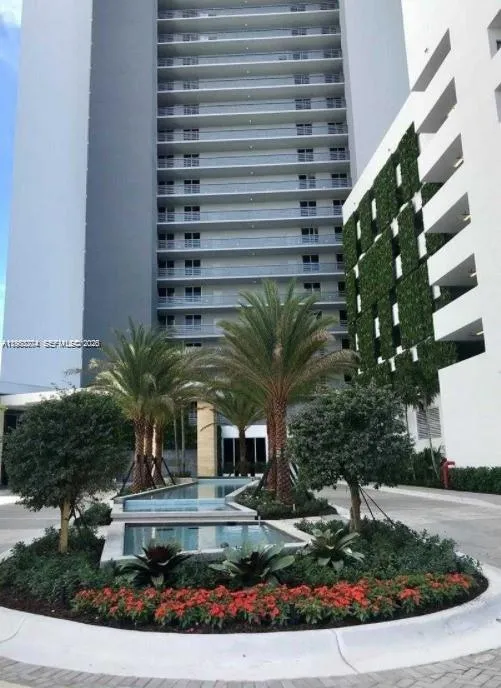 1-bedroom home at 16385 Biscayne Boulevard #2702, North Miami Beach