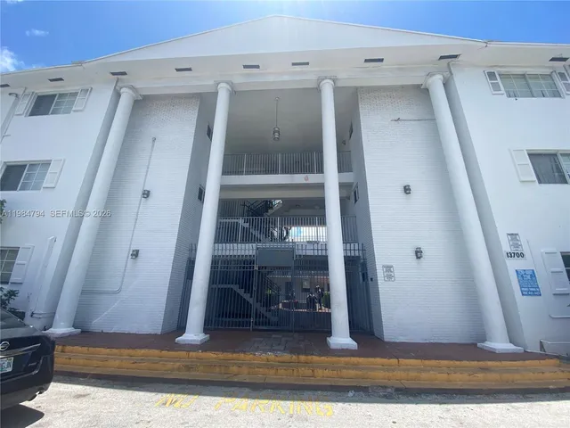 1-bedroom home at 13700 NE 6th Avenue #305, North Miami