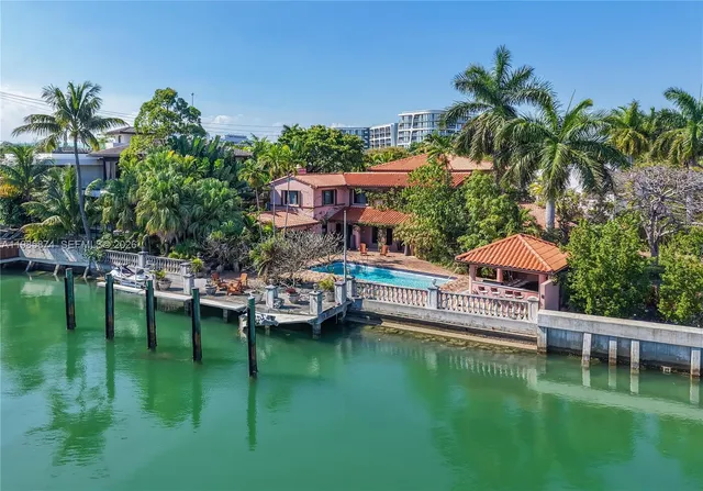 6-bedroom home at 3310 Garden Avenue, Miami Beach