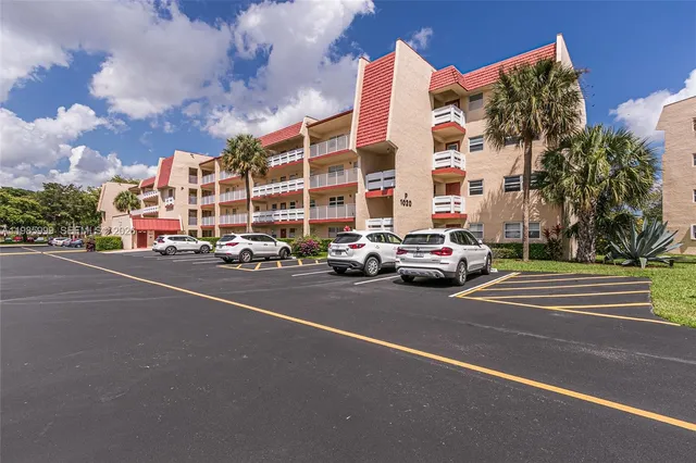 1-bedroom home at 1020 Country Club Drive #305, Margate