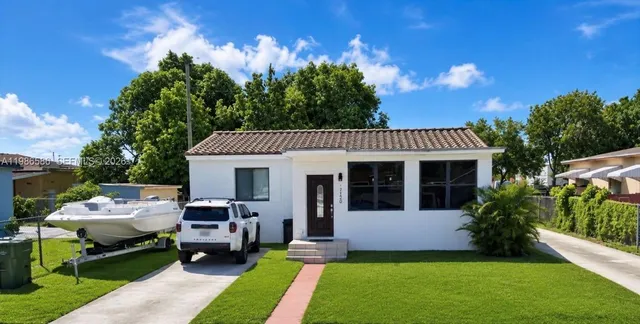 4-bedroom home at 52 E 50th Place, Hialeah