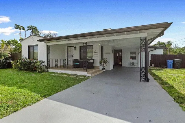 4-bedroom home at 1608 NE 34th Street, Oakland Park