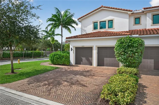 3-bedroom home at 5999 E Brookfield Circle E, Hollywood