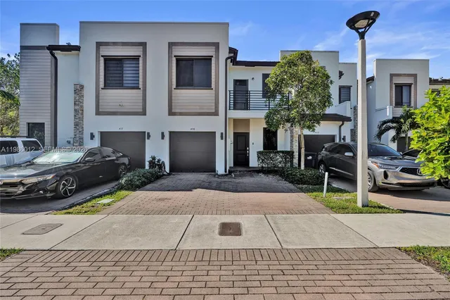 4-bedroom home at 408 NE 212th Terrace, Miami