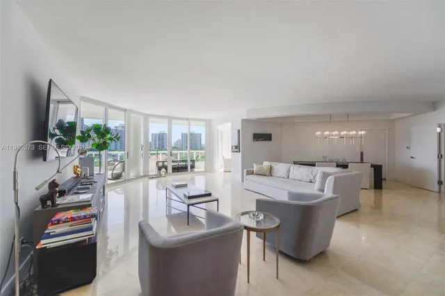 3-bedroom home at 21050 Point Place #702, Aventura