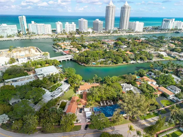 6-bedroom home at 5005 Lakeview Drive, Miami Beach