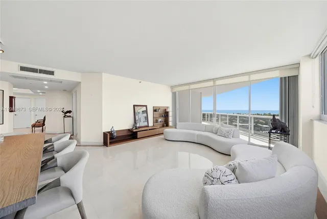 3-bedroom home at 3801 NE 207th Street #1203, Aventura