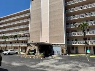 2-bedroom home at 421 NE 14th Avenue #401, Hallandale Beach