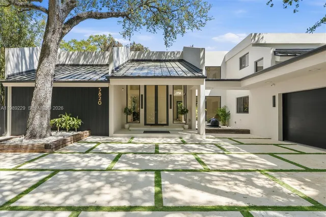 5-bedroom home at 5820 SW 33rd Lane, Hollywood