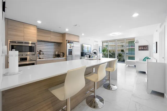 2-bedroom home at 6610 Indian Creek Dr 406 #406, Miami Beach
