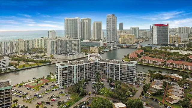 2-bedroom home at 200 Leslie Drive #425, Hallandale Beach