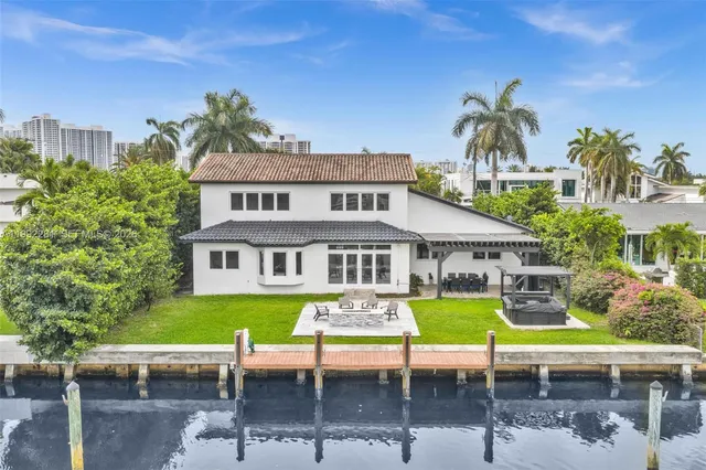 7-bedroom home at 472 Sunset Drive, Hallandale Beach