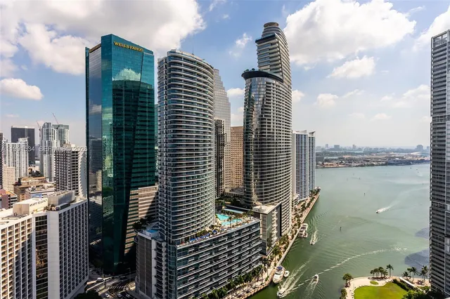 2-bedroom home at 77 SE 5th Street #2403, Miami