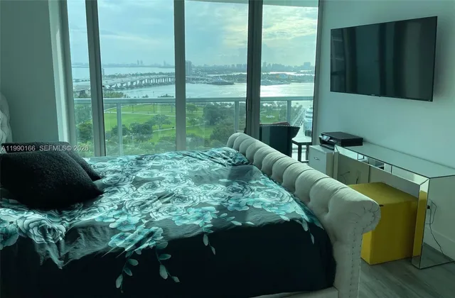 1-bedroom home at 888 Biscayne Boulevard #1810, Miami