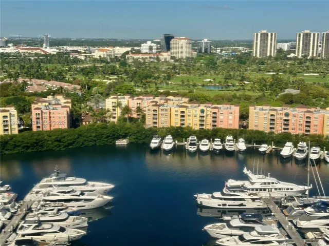 3-bedroom home at 19667 Turnberry Way #22E, Aventura