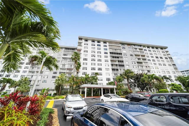 2-bedroom home at 3800 Hillcrest Dr 1007 #1007, Hollywood