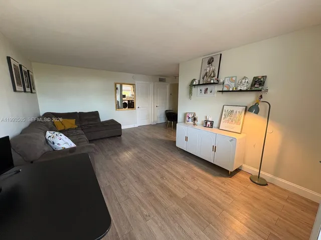 1-bedroom home at 910 Michigan Avenue #505, Miami Beach