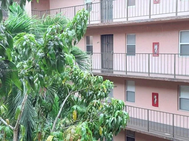 1-bedroom home at 2841 Somerset Drive #305, Lauderdale Lakes