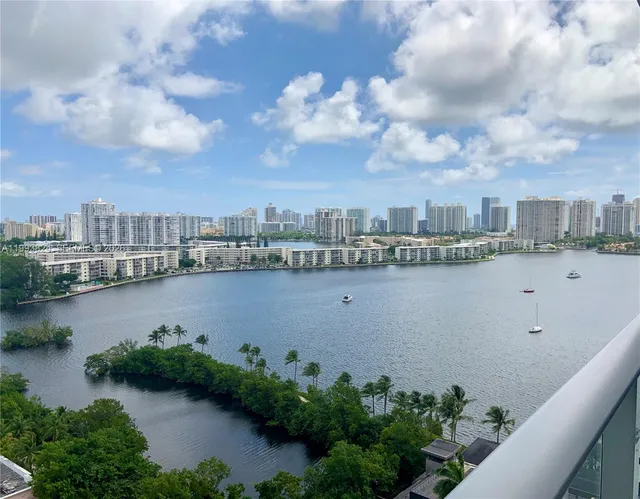 2-bedroom home at 17301 Biscayne Boulevard #1602, North Miami Beach