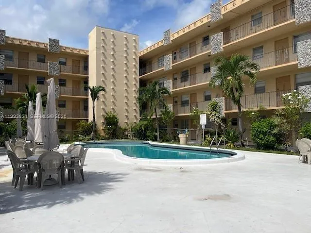 1-bedroom home at 2145 Pierce Street #403, Hollywood